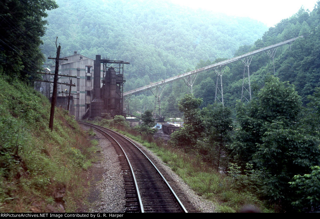 Coal tipple not too far from Iaeger